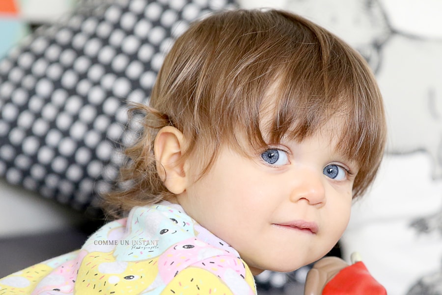 photographe enfant, bébé aux yeux bleus