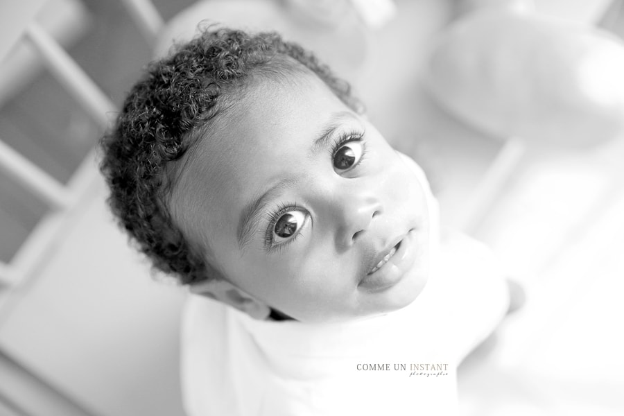 photographe à domicile noir et blanc - shooting de enfants