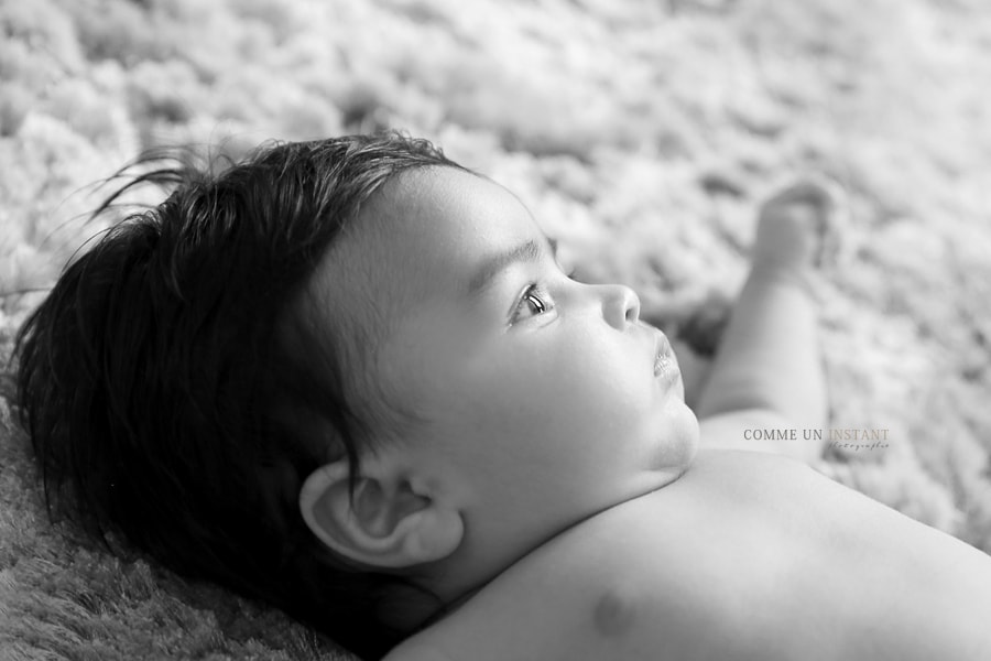 photographe pro de bébés - shooting noir et blanc