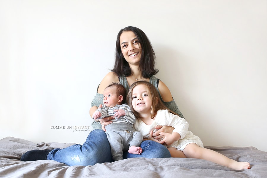 bébé - famille studio - famille - photographe pour bébés en centre ville de Paris 75 proche du Sacré Coeur