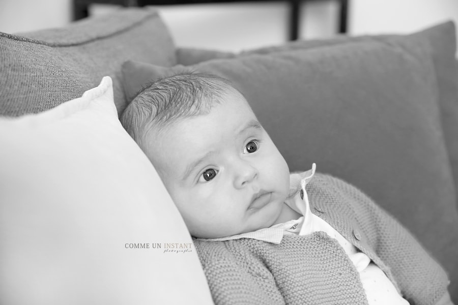 photographe professionnelle pour bébés en plein coeur de Sceaux (92330 Hauts de Seine 92) - noir et blanc