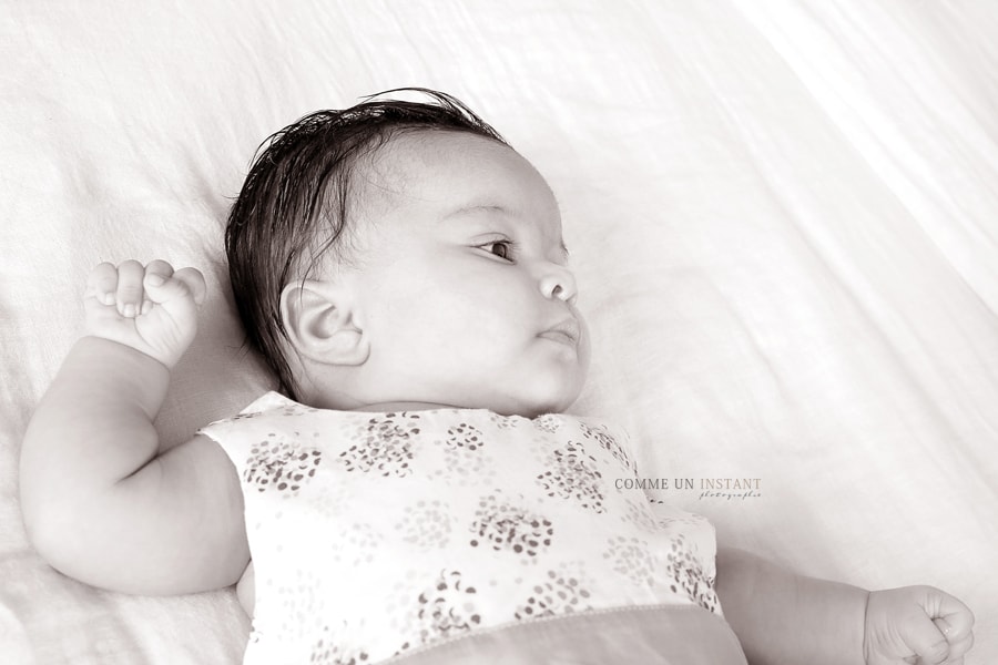 bébé studio - photographe professionnelle sépia - shooting pour bébés