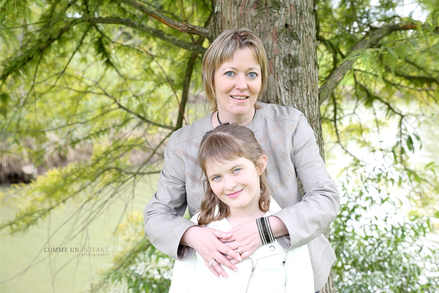 enfant extérieur - famille en extérieur - photographe a domicile de enfants