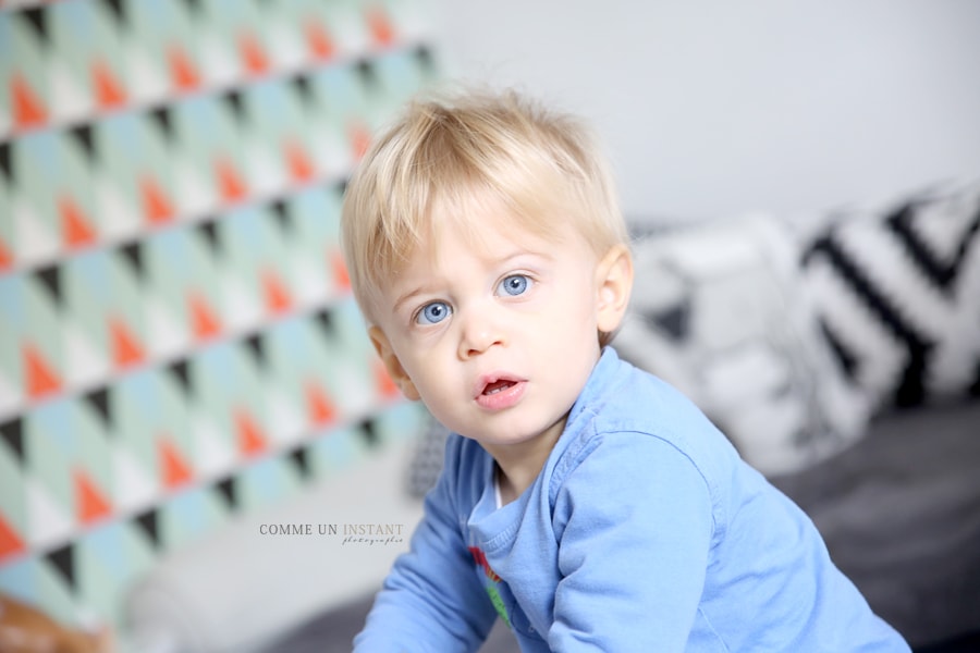 enfant, bébé aux yeux bleus, shooting à domicile enfant