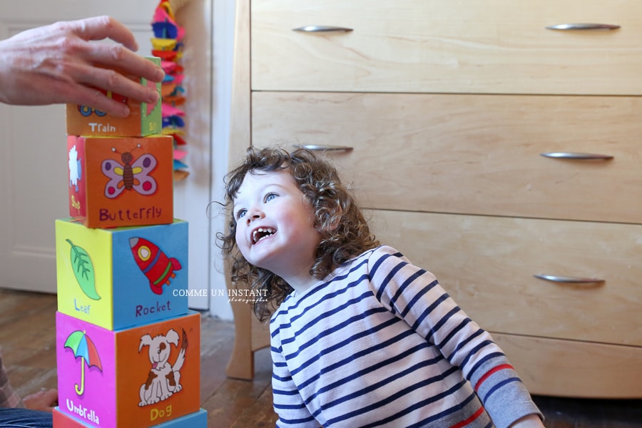 bébé aux yeux bleus, photographe a domicile enfant a Levallois Perret (92300 Hauts de Seine 92)