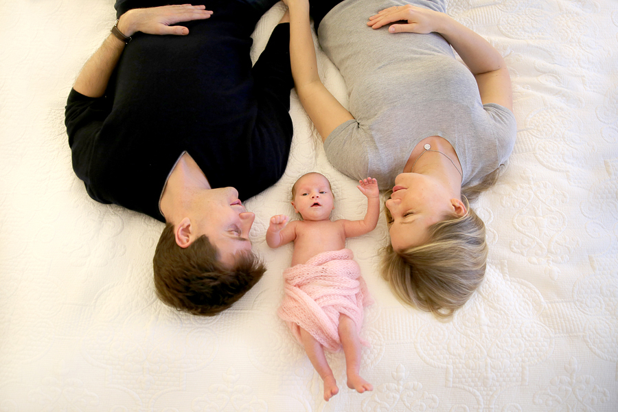 bébé, reportage photographe famille sur Paris 75 et sa région tout près de l'Opéra, photographe a domicile famille, enfant, nouveau né, shooting à domicile famille studio, bébé studio