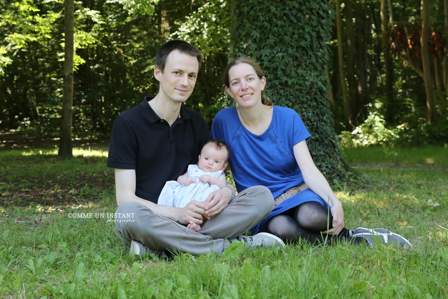 shooting à domicile famille en centre ville de Paris 75 et sa région du côté des Invalides, du Sacré Coeur et des Champs Elysées