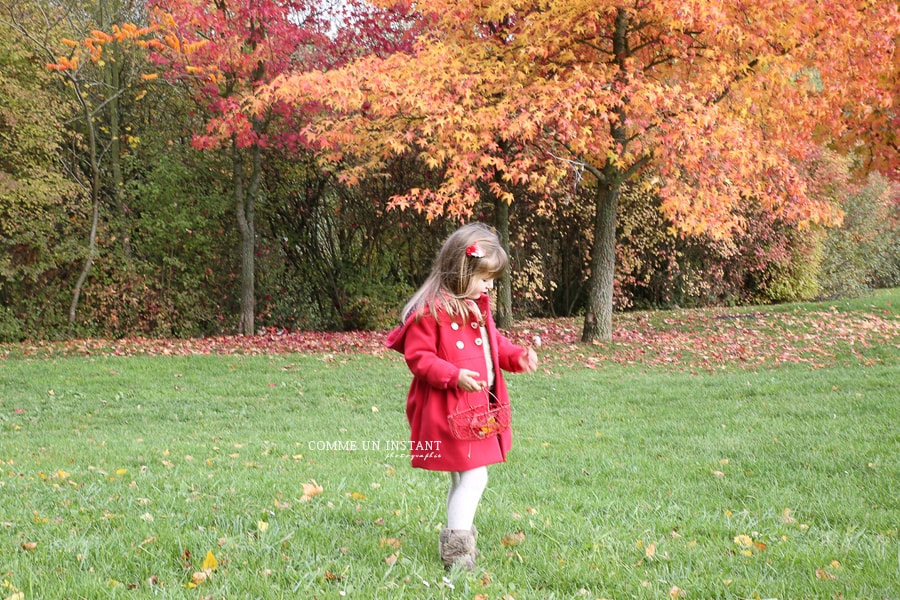 enfant extérieur, photographe pro pour enfants, photographe enfant en train de jouer