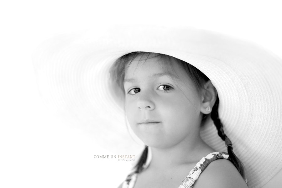 reportage photographe noir et blanc, enfant studio, photographe de enfants a Paris 75 tout près de Montmartre, des Champs de Mars et de la Concorde