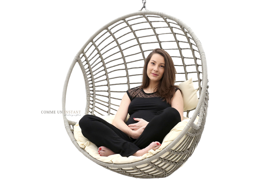 photographe femme enceinte habillée, reportage photographe grossesse en extérieur, grossesse, grossesse studio, shooting à domicile pour grossesses