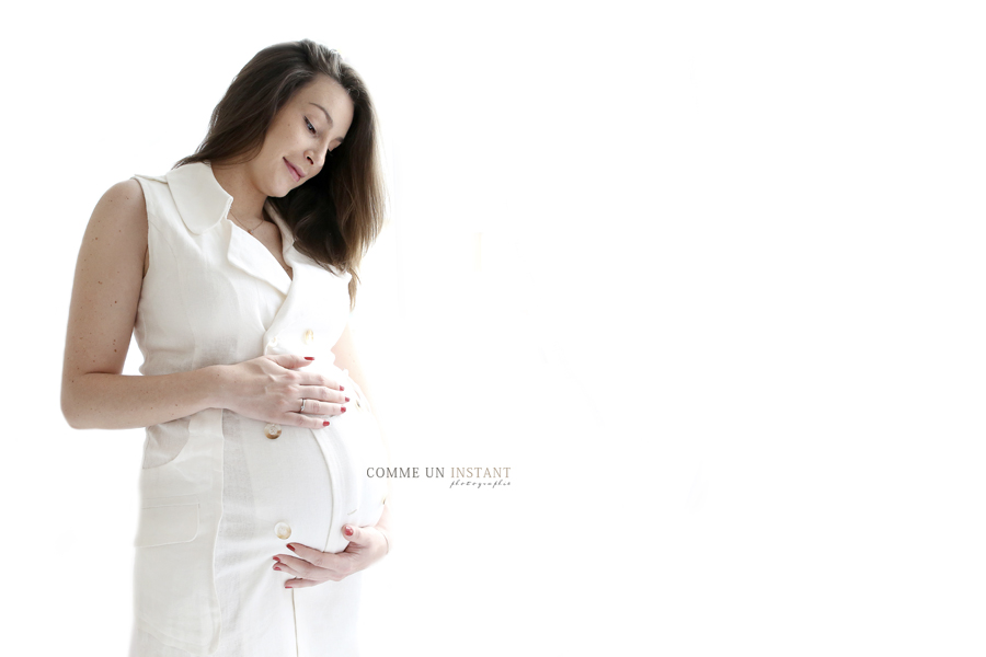 grossesse studio - grossesse en extérieur - reportage photographe femmes enceintes à Saint Cloud (92210 Hauts de Seine 92) et sa région - grossesse - photographe a domicile femme enceinte habillée