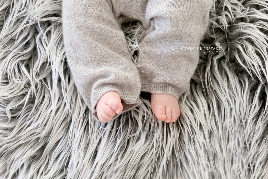 petits pieds, petit peton - photographe à domicile nouveau ne sur Saint Germain en Laye (78100 Yvelines 78) - nouveau né en train de dormir - photographe a domicile bébé - photographie nouveau né - nouveau né studio