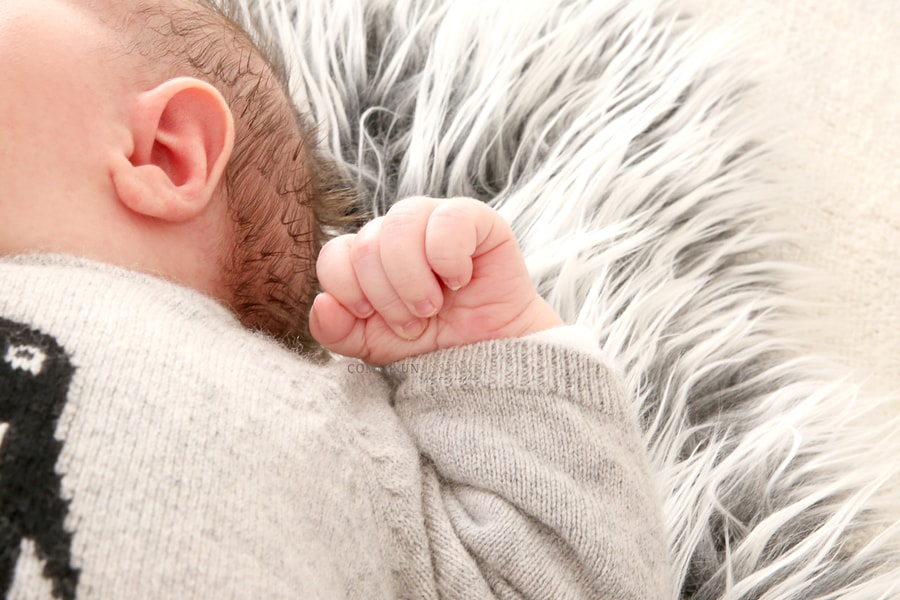 photographie bébé - nouveau né - reportage photographe nouveau ne sur Herblay (95220 Val d'Oise 95) et sa région - nouveau né studio - photographie nouveau né en train de dormir