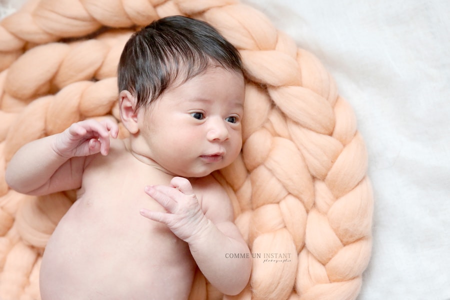 photographe bébé vietnamien, shooting à domicile nouveau né en centre ville de Franconville (95130 Val d'Oise 95), photographe à domicile bébé asiatique