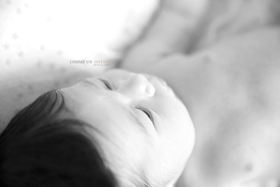 bébé asiatique, photographe pro bébé vietnamien, noir et blanc, nouveau né studio, photographe a domicile de nouveaux nes
