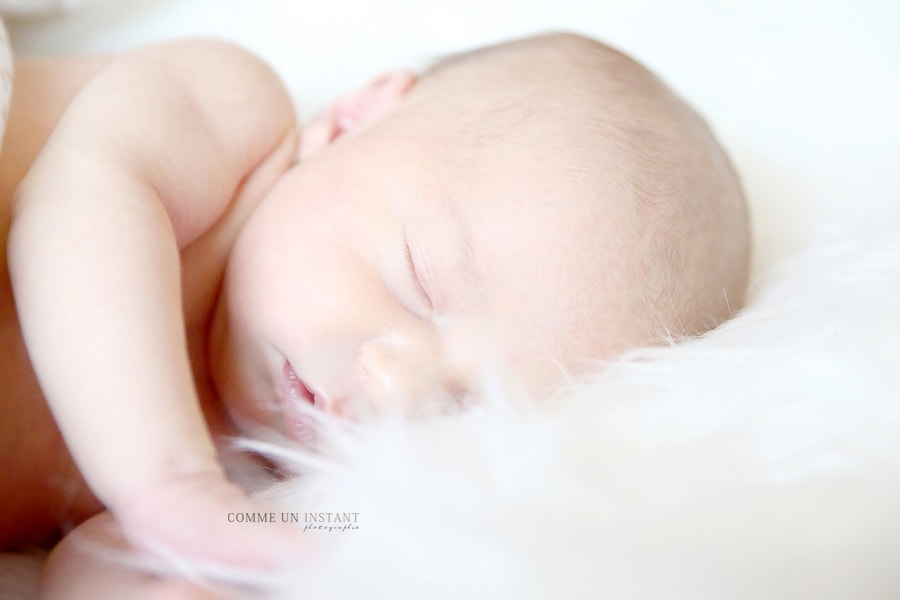 photographe bebes à Versailles (78000 Yvelines 78), bébé studio, shooting à domicile nouveau né en train de dormir, bébé en train de dormir, nouveau né studio