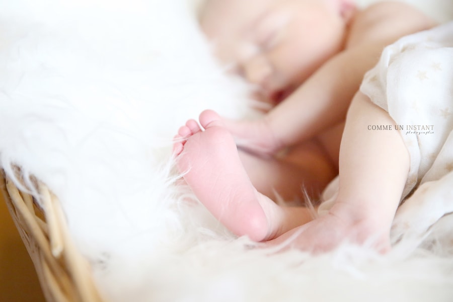 bébé studio - bébé en train de dormir - photographe de nouveaux nés en plein coeur de Paris 75 du côté du Trocadero