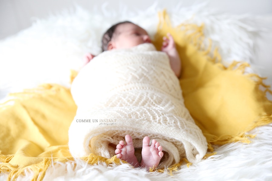 photographe à domicile nouveau né studio, photographe petits pieds, petit peton, photographe professionnelle pour nouveau né sur Sèvres (92310 Hauts de Seine 92), nouveau né en train de dormir