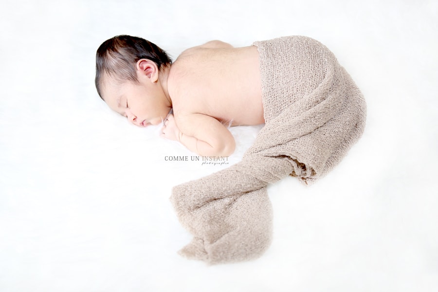 nouveau né studio - photographie bébé en train de dormir - photographe pro bébé - nouveau né en train de dormir - nouveau né - reportage photographe bébé - bébé studio
