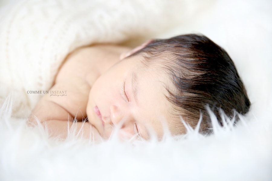 photographie nouveau né en train de dormir - bébé studio - bébé en train de dormir - photographe a domicile nouveau né studio - photographe bebes - photographe pro bébé - nouveau né