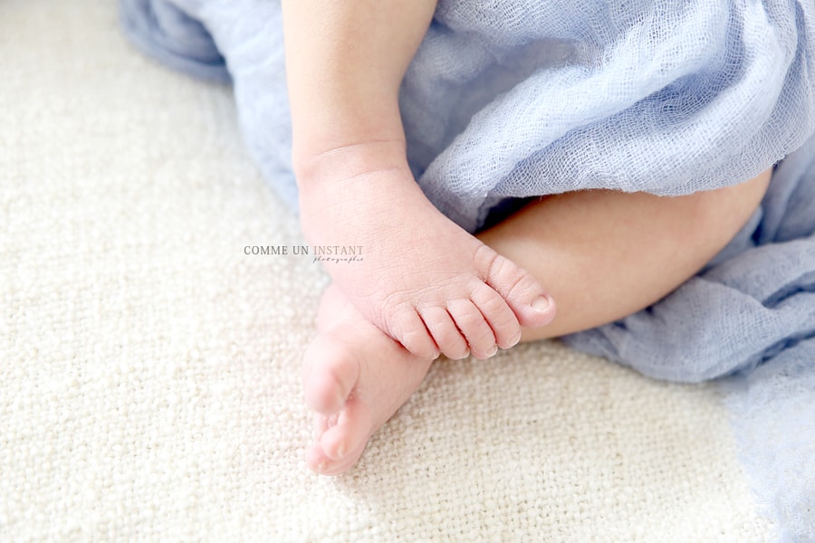 shooting petits pieds, petit peton, bébé, photographie bébés à Paris (75000 Paris 75), nouveau né, photographe bébé en train de dormir, nouveau né studio