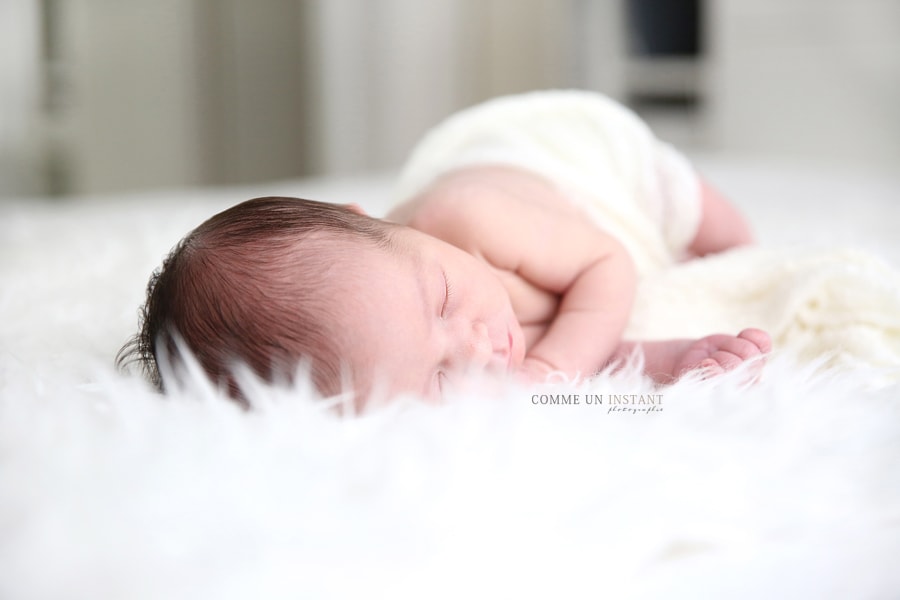photographe pro nouveau né en train de dormir, photographe professionnelle pour nouveau né, nouveau né studio