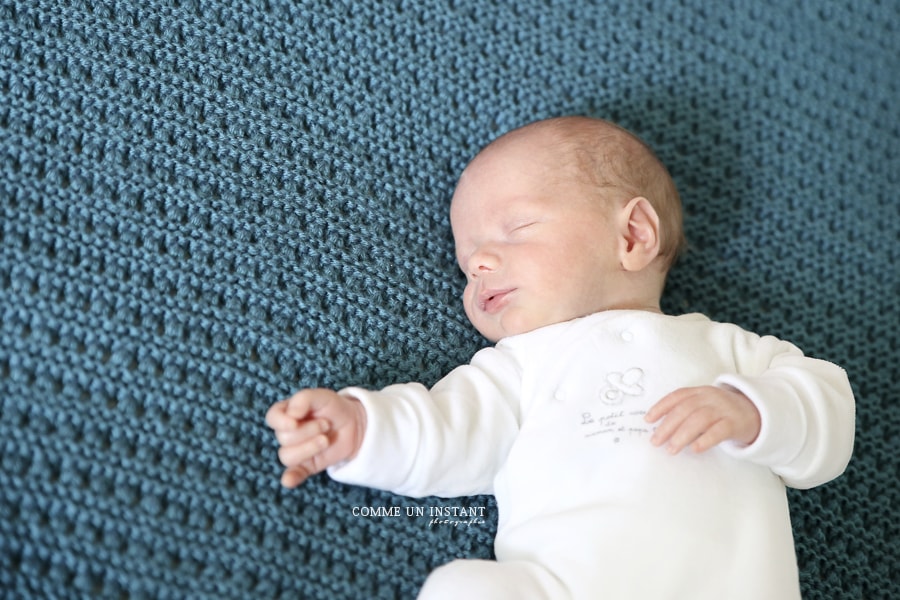 photographe professionnelle de nouveaux nes sur Paris (75000 Paris 75) - photographe a domicile bébé en train de dormir