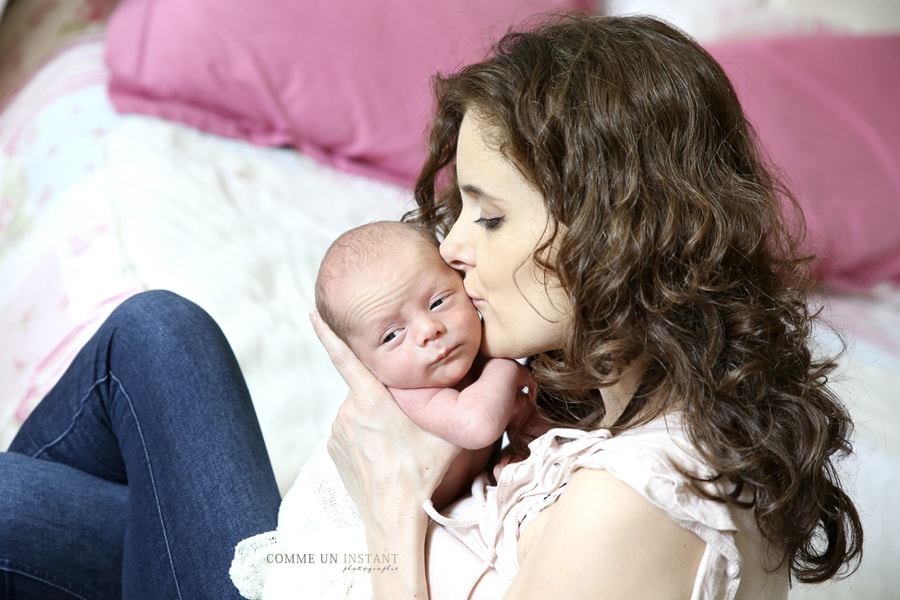 shooting à domicile famille studio - jumeaux / jumelles - nouveau né studio - photographie amour - bébé - photographie de nouveau ne en centre ville de Saint Germain en Laye (78100 Yvelines 78) et sa région - famille - nouveau né - bébé studio - nouveau né en train de dormir