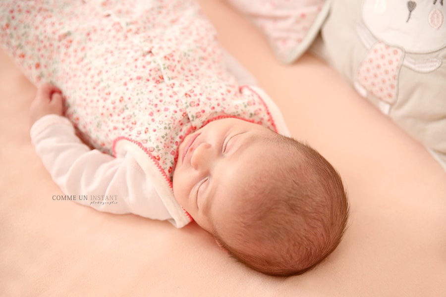 photographe à domicile bébé, photographe à domicile bébé en train de dormir, photographe à domicile nouveau né en train de dormir, nouveau né studio, bébé, nouveau né