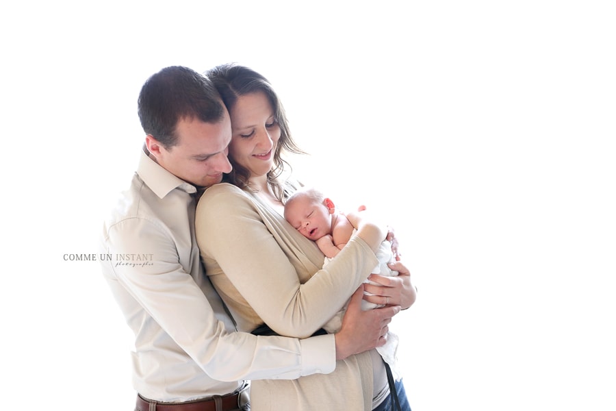 photographe professionnelle nouveau né en train de dormir - photographe a domicile famille studio - shooting à domicile nouveau né studio - nouveau né - photographe professionnelle famille - reportage photographe nouveau né en plein coeur de Saint Germain en Laye (78100 Yvelines 78)