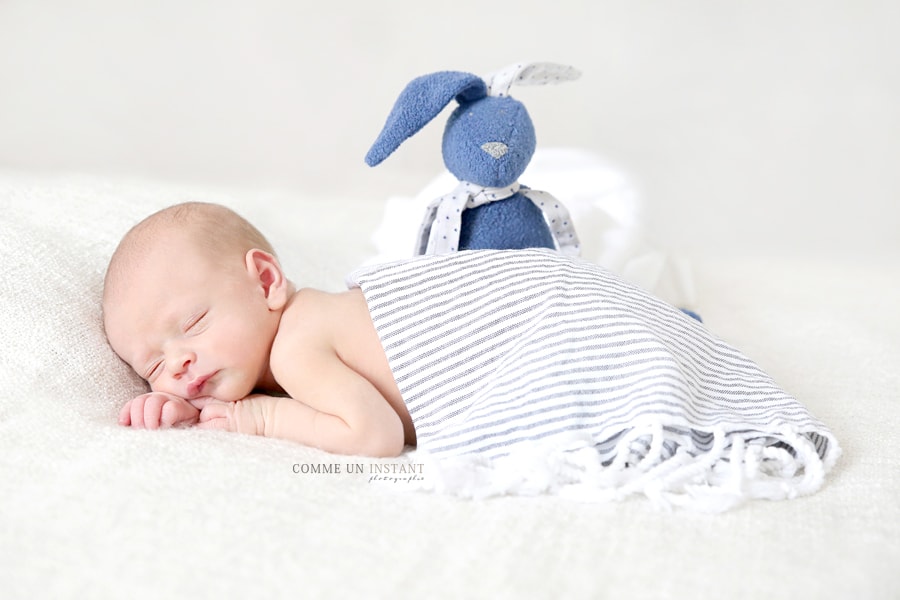 bébé studio - photographe professionnelle pour nouveaux nés sur Paris 75 et sa région au niveau du Trocadero - bébé en train de dormir - nouveau né en train de dormir - bébé - nouveau né - nouveau né studio