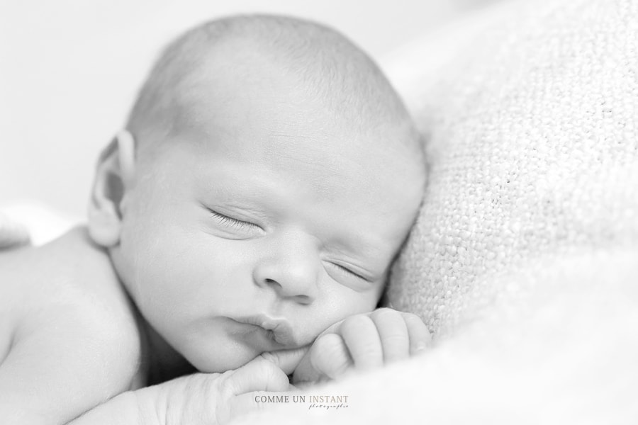 Photo De Bébé En Noir Et Blanc Photo Nouveau né