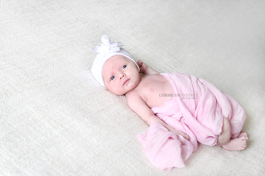 bébé aux yeux bleus, nouveau né studio, photographe à domicile de bébé en plein coeur de Nanterre (92000 Hauts de Seine 92)