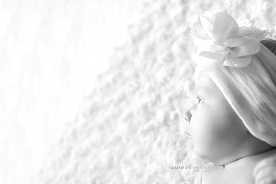 shooting à domicile noir et blanc, shooting à domicile nouveau né studio, photographe professionnelle bébé studio, photographe à domicile de bebes