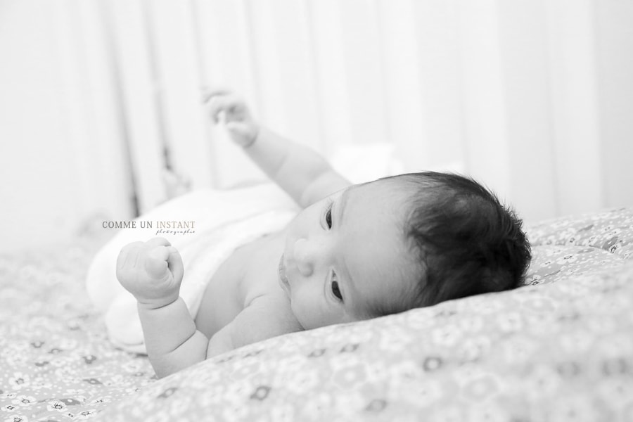 photographe a domicile pour bébés a Levallois Perret (92300 Hauts de Seine 92), noir et blanc