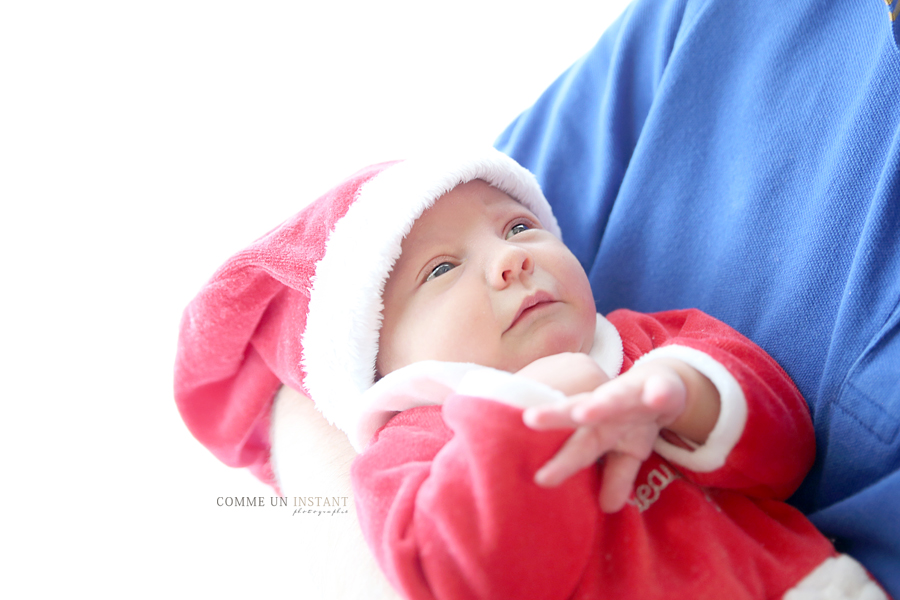 bébé studio, reportage photographe nouveau né studio, shooting à domicile bébé, nouveau né en train de dormir, photographie pour nouveaux nés