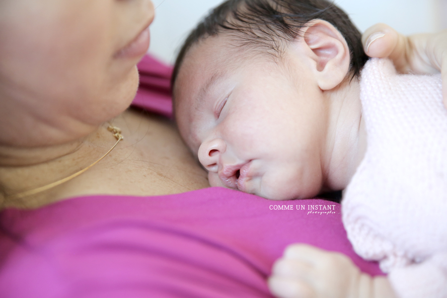 famille studio - shooting nouveau né studio - photographe professionnelle bébé en train de dormir - bébé studio - nouveau né en train de dormir - photographe à domicile famille - photographe nouveau né - photographe bébé - photographe a domicile pour bébé a Saint Cloud (92210 Hauts de Seine 92) et sa région