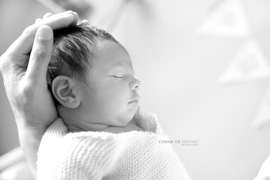 photographie nouveau né, bébé, photographe pro nouveau né studio, reportage photographe bébé studio, shooting à domicile de bebes, shooting à domicile noir et blanc, shooting nouveau né en train de dormir, shooting bébé en train de dormir