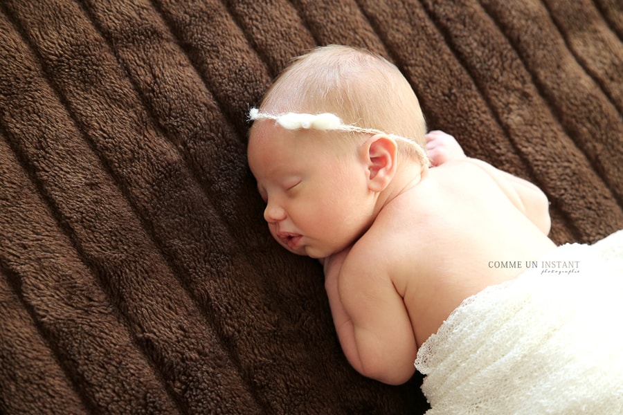 bébé, photographe professionnelle nouveaux nés, photographe professionnelle nouveau né en train de dormir, nouveau né studio