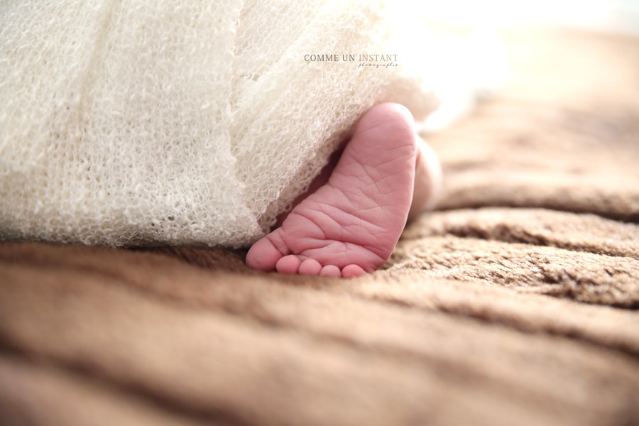 photographe pro nouveau né studio - photographe pro pour bébés - petits pieds, petit peton