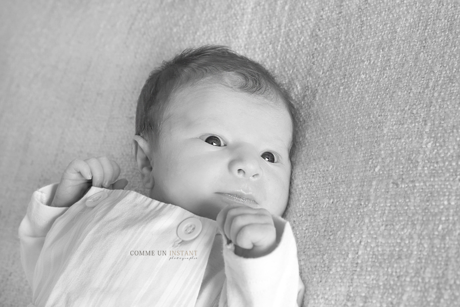 photographe à domicile amour, bébé, nouveau né, photographe noir et blanc, photographe a domicile de bébés en plein coeur de Saint Germain en Laye (78100 Yvelines 78), photographe a domicile bébé studio, shooting à domicile nouveau né studio