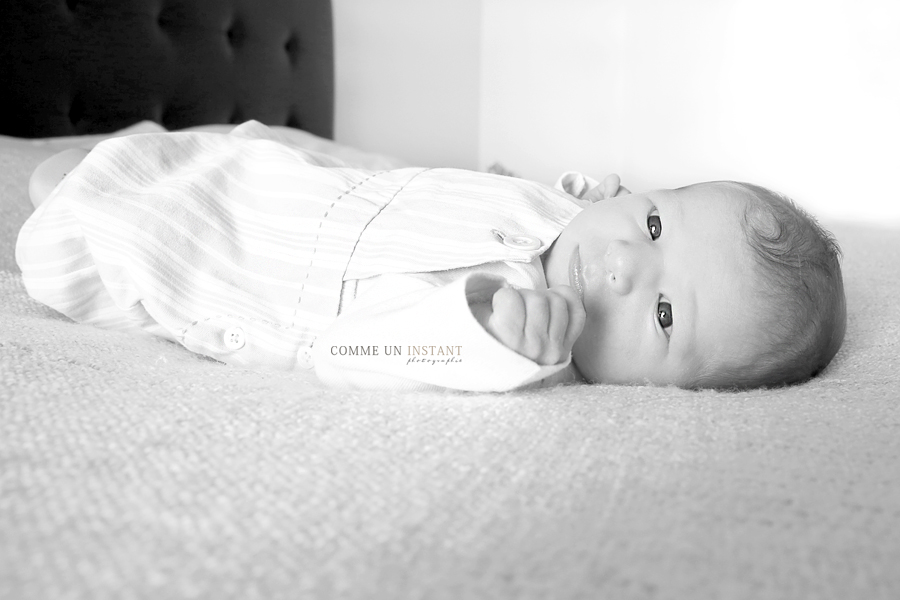 photographe pro amour, bébé, nouveau né studio, photographe bébé studio, shooting à domicile nouveau né, photographe à domicile noir et blanc, photographe pro de bebe