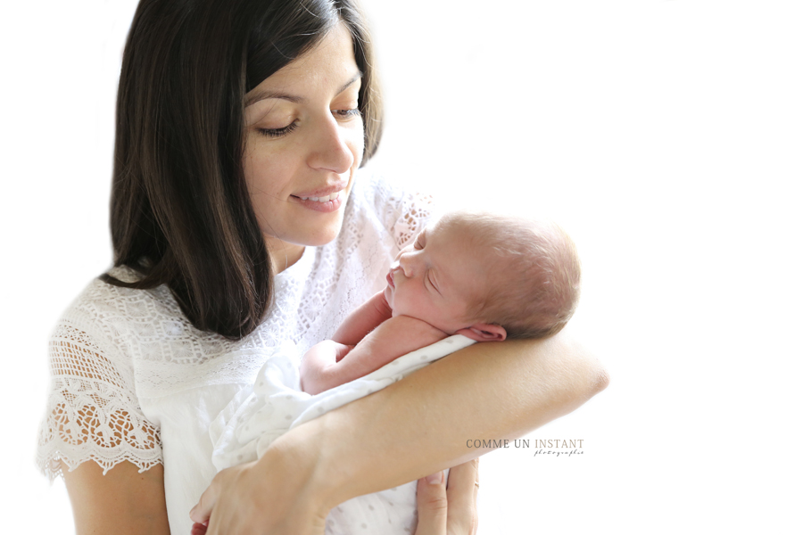 bébé studio - shooting bebes en centre ville de Levallois Perret (92300 Hauts de Seine 92) - nouveau né studio - photographe professionnelle nouveau né en train de dormir - bébé - nouveau né - photographe professionnelle famille studio