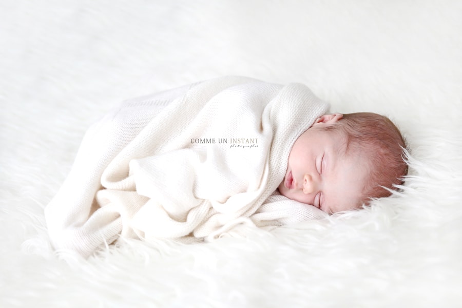 bébé en train de dormir, photographe à domicile bébé, photographe pro bébés en centre ville de Cergy Pontoise (95100 Val d'Oise 95) et sa région, photographe a domicile nouveau né, photographie nouveau né studio, bébé studio, nouveau né en train de dormir