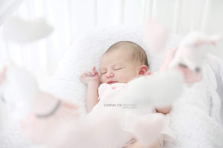 photographe professionnelle de bebe - bébé - nouveau né studio - nouveau né en train de dormir - photographe nouveau né