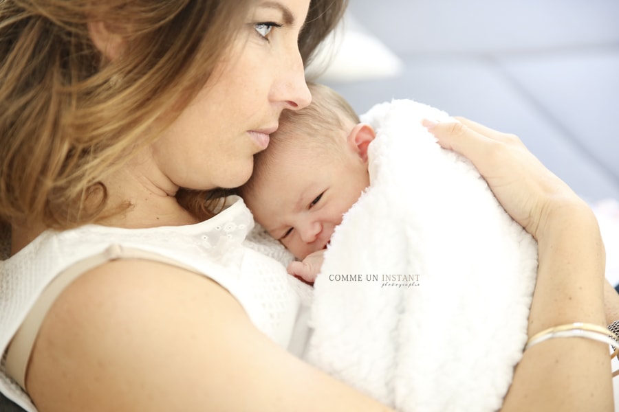 famille studio, bébé, photographe à domicile nouveau né, shooting de nouveaux nes en centre ville de Vincennes (94300 Val de Marne 94) et sa région, nouveau né studio, famille