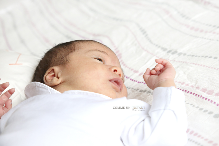 photographe bébés, reportage photographe nouveau né studio, shooting nouveau né, bébé métis, bébé