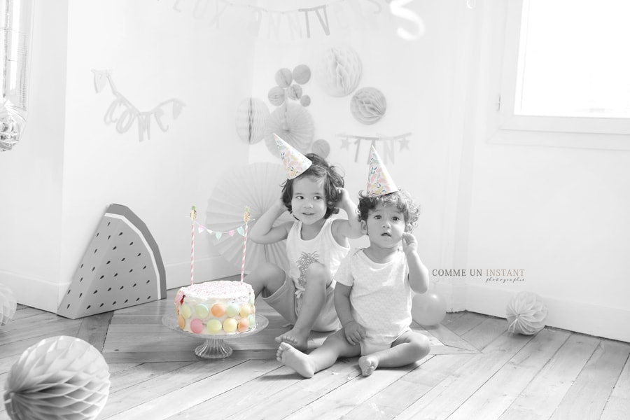 photographe pro bébé, couleur isolée, photographe a domicile gâteau smash the cake, 1er anniversaire bébé, photographe pro 1er anniversaire smash the cake à Paris (75000 Paris 75), photographe smashing the cake, rainbow cake, shooting à domicile anniversaire