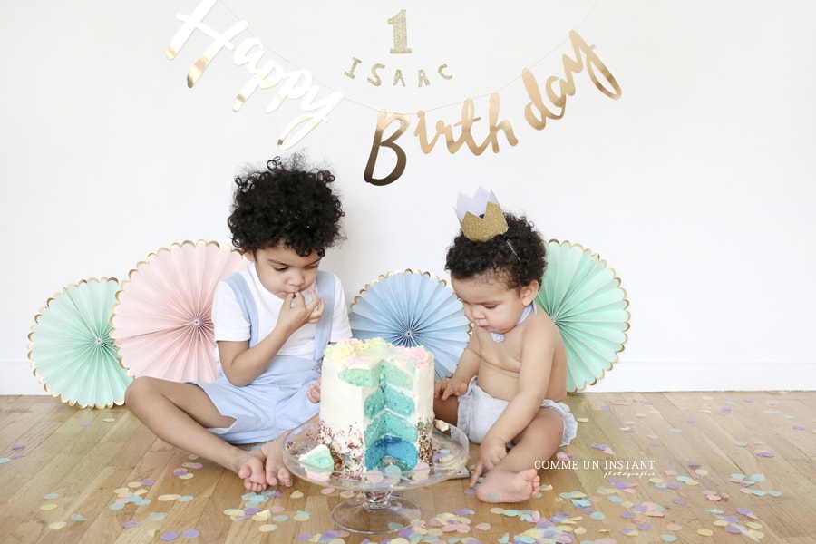 bébé métis, bébé studio, 1er anniversaire bébé, photographe pour smash cake a Paris (75000 Paris 75), gâteau smash the cake, photographe professionnelle enfant métis, enfant, bébé, anniversaire, enfant studio, photographe à domicile rainbow cake, smashing the cake