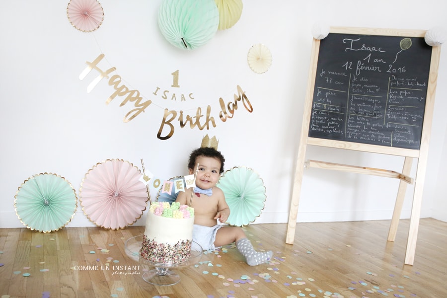 shooting à domicile bébé studio - enfant - shooting rainbow cake - photographe a domicile bébé métis - photographe à domicile smashing the cake - photographie gâteau smash the cake - reportage photographe anniversaire - bébé - enfant studio - reportage photographe pour 1er anniversaire smash the cake à Sannois (95110 Val d'Oise 95) - shooting enfant métis - 1er anniversaire bébé